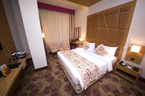 Standard King Or Twin Room Near Baniyas Square 2 Luxury Bookings