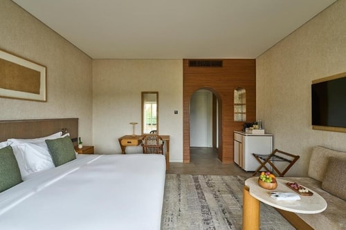 Deluxe Room Near Khor Al Maqta Park 0 Luxury Bookings