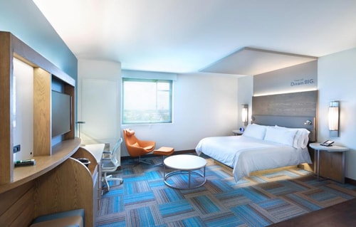 Standard King Room Near Middle Point Marina MIA 4 Luxury Bookings