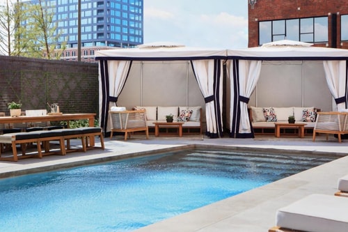 King Room Near Paparazzi Chophouse DAL 11 Luxury Bookings