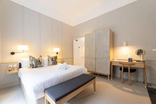 Double Room Near Facial Pain Clinic LON Luxury Bookings