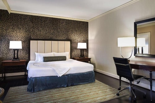 Standard King Room Near Harmonica Man Park HOU 1 Luxury Bookings