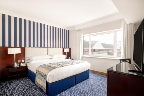 Chelsea King Suite Near Emex Software LON Luxury Bookings
