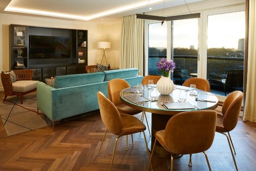 Superior 3 Bedroom Apartment Near Gloucester LON 6 Luxury Bookings
