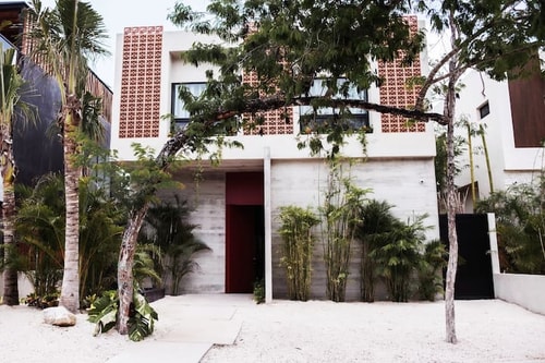 Luxe 5BDR Villa: Pool, Jacuzzi & Concierge