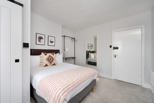 COSY SELF-CONTAINED ROOM IN EXCELLENT LOCATION