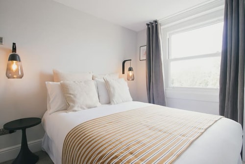 STYLISH DESIGNER ROOM IN BOUTIQUE GUEST HOUSE