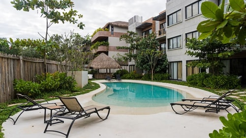 Departamento con acceso directo a la alberca