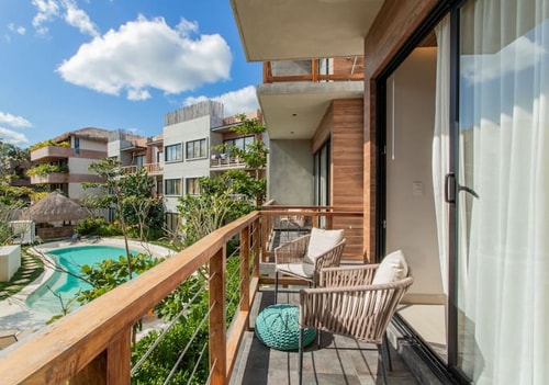 Brand new condo w private balcony & fast Wifi 50mb