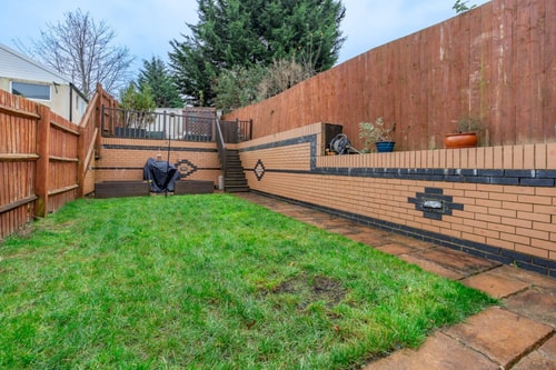 Charming 2-Bed Flat with Garden 20 The Upgrade Authority