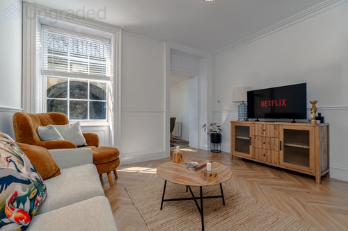 Quiet Garden View Flat with Free Parking