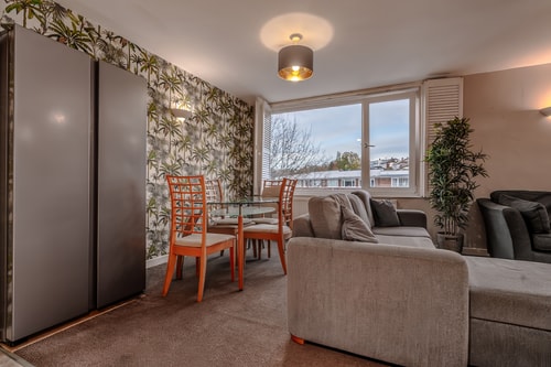 Westbury Spacious Home - Family & Pet Friendly