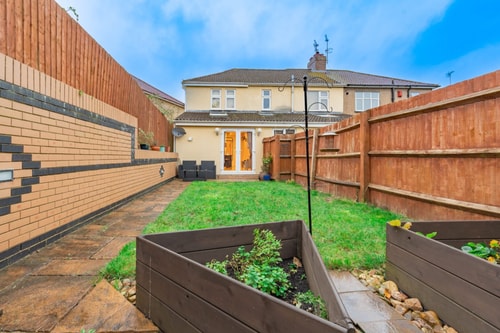Charming 2-Bed Flat with Garden 6 The Upgrade Authority