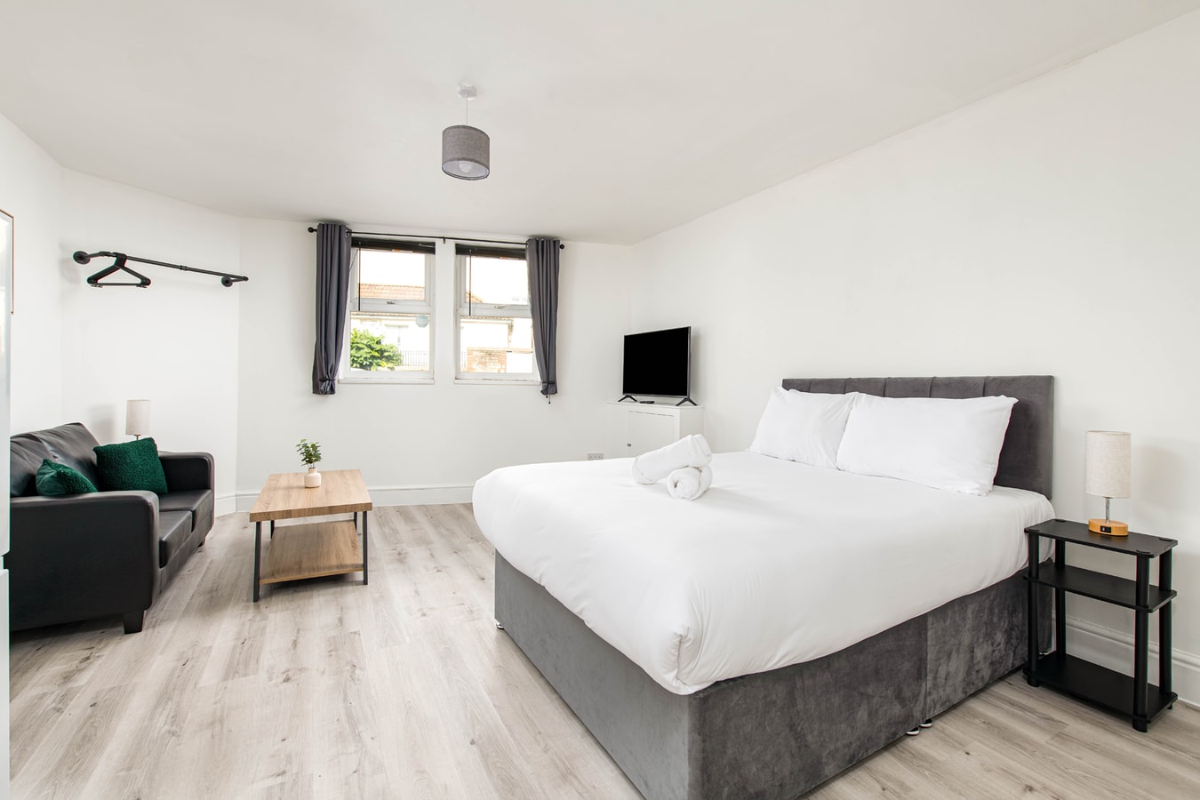 Redfield studio with fast Wi-Fi and parking nearby