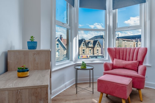 Pet friendly Totterdown flat, parking and views