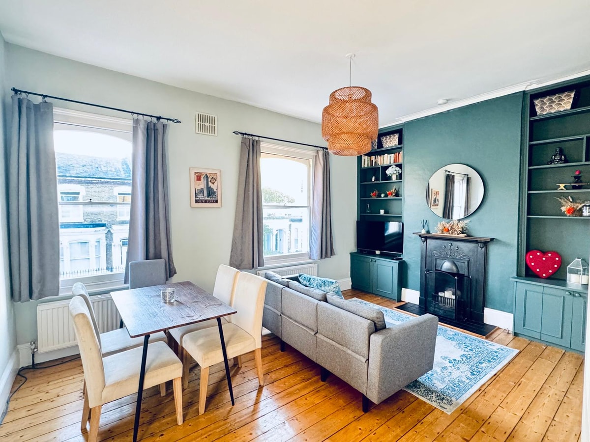 Victorian living room near Brixton and Brockwell Park, London