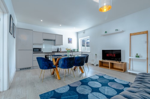 Spacious 3BR unit w/ free parking