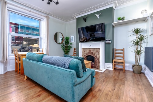 Central Bristol Designer Flat: Art & Culture Hub