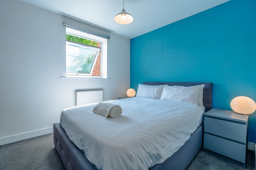 Cozy 2BR pet-friendly retreat near Stonehenge