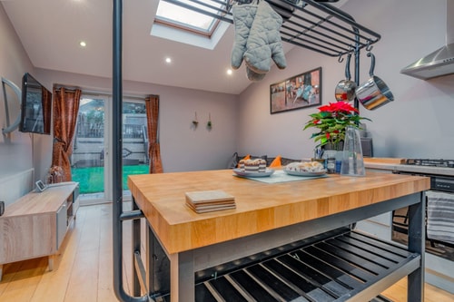 Charming 2-Bed Flat with Garden 0 The Upgrade Authority