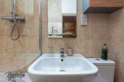 Charming 2-Bed Flat with Garden 14 The Upgrade Authority