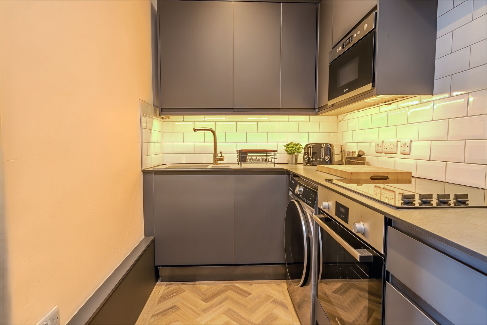 Modern one-bedroom apartment on Gloucester Road, photo 2