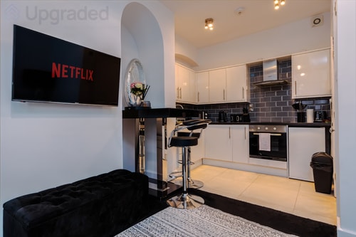 City Centre Retreat with Private Entrance