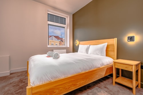 Serviced 2 bed apartment, Westbury on Trym Bristol