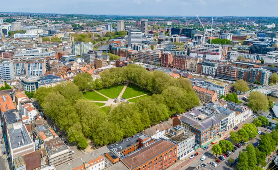 How to Maximise Your Airbnb Income in Bristol