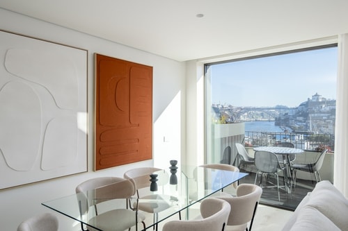 Luxury Douro Views | 2 Balconies, Pool & Gym
