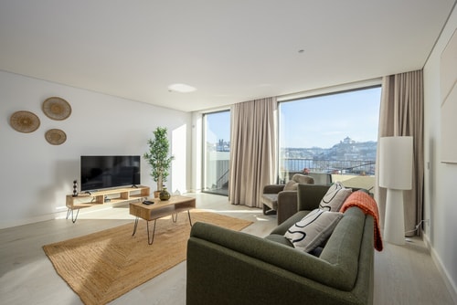 Luxury 2BR w/ Douro River View | Pool, Spa & Gym
