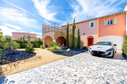 Modern villa with swimming pool Grimaud 1 Shellter Conciergerie Immobilier Saint-Tropez 