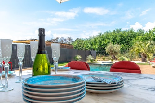 Modern villa with swimming pool Grimaud 31 Shellter Conciergerie Immobilier Saint-Tropez 