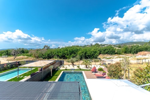 Modern villa with swimming pool Grimaud 33 Shellter Conciergerie Immobilier Saint-Tropez 