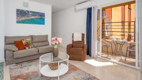 Charming Spanish-Style Apartment | 3BR • Wifi
