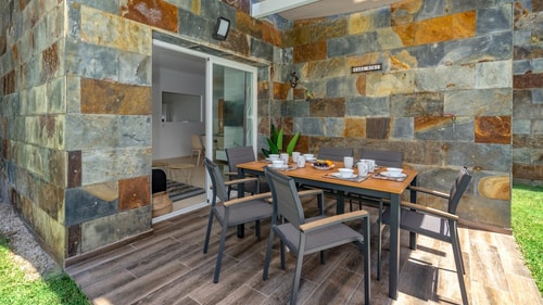 Elhigueron Poolside Getaway