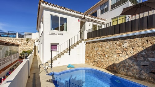 CoastalGem: 2BR, Pool and View