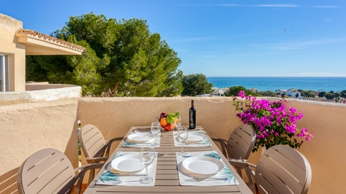 Tranquil sea view haven: 2BR with Terrace/Pool