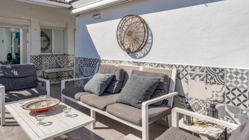 Sunny Serenity: 200m from Beach