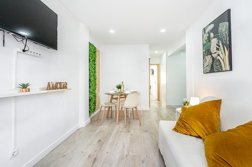 AMA Apt 16 min to Downtown Lisbon by train (4 pax)