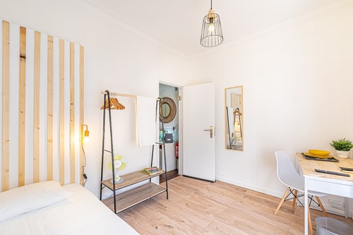 GS1 | BR w/ balcony 22 min away Downtown Lisbon