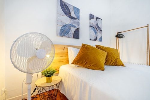 AS02 | BR near train to Lisbon downtown (4 min)