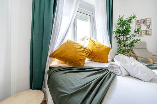 AS01 | BR near train to Lisbon Downtown (4 min)