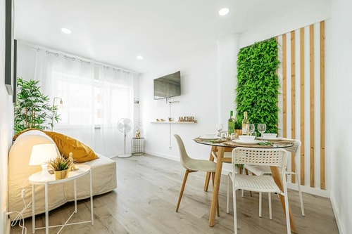 AMA Apt 16 min to Downtown Lisbon by train (4 pax)