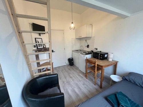 Cozy Studio in European District (Studio 12)