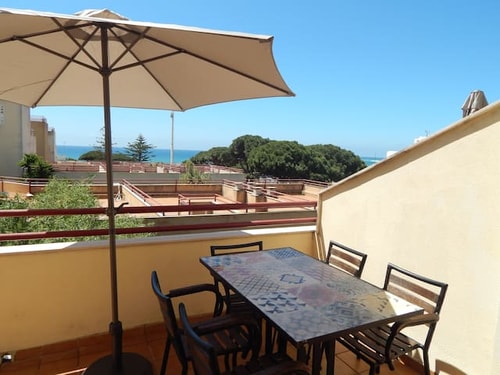 Apartamento junto al mar con terraza y piscina