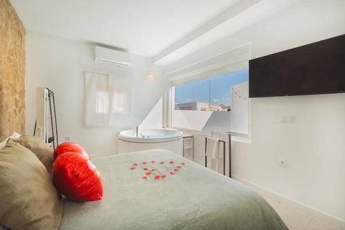 Jacuzzi Amanecer de Plata Decoración Romántica