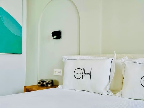 Canaryislandshost l Beach