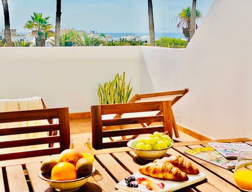 Canaryislandshost l Sea View