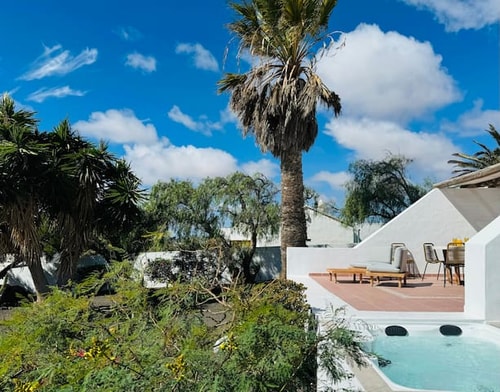 Canaryislandshost l Las Palmeras